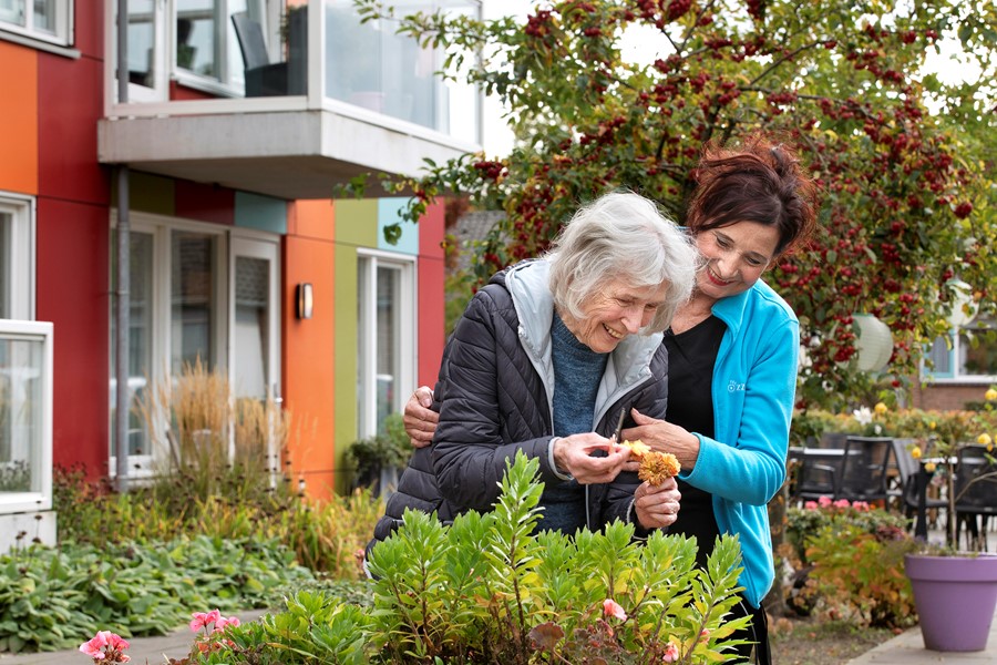 B&BW_Passerel_medewerker en cliënt_in tuin